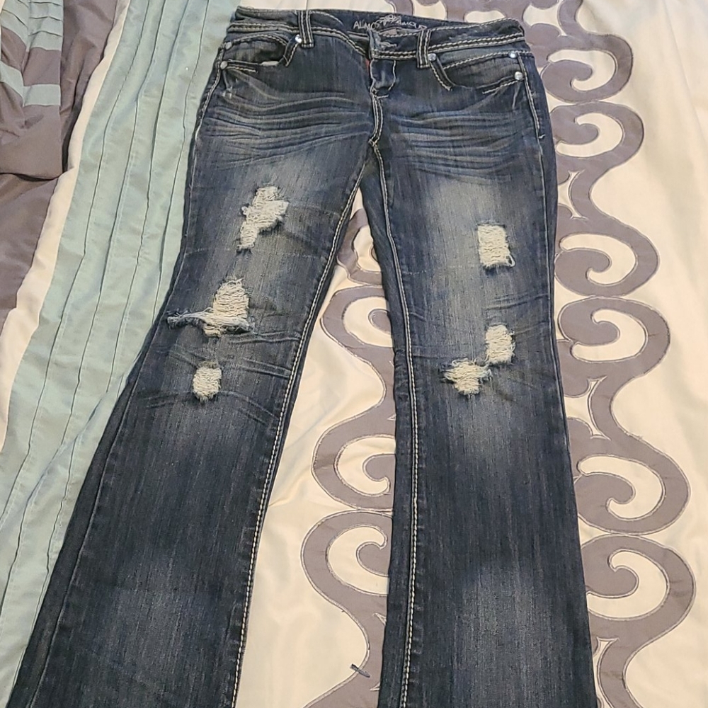 Size:5 Almost Famous Jeans(can fit up to a small7)